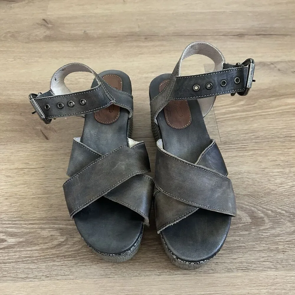 Freebird Sandals 7 Larae Snake Print Leather Gray Platform Wedge Buckle Strap